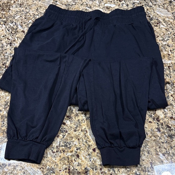 AnyBody Women’s Cozy Knit Black Jogger Pants - Picture 4 of 4